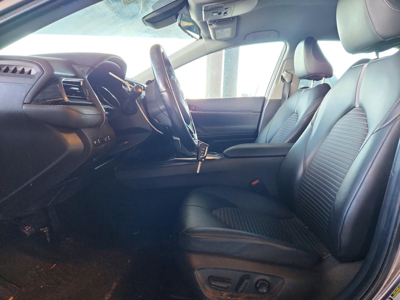 2020 TOYOTA CAMRY SE photo 7