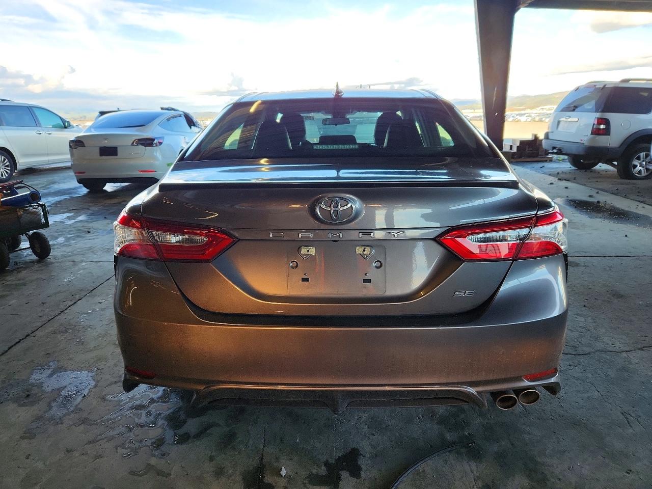 2020 TOYOTA CAMRY SE photo 6