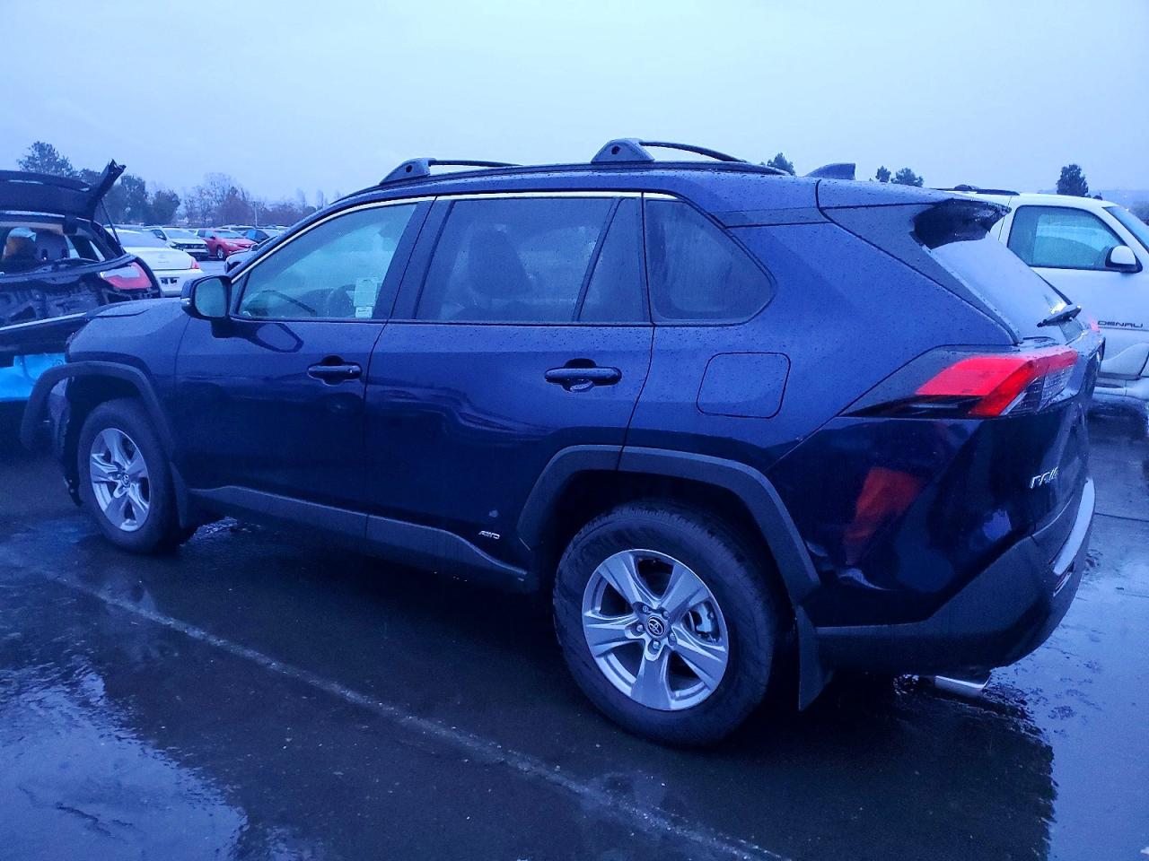2025 TOYOTA RAV4 XLE photo 2