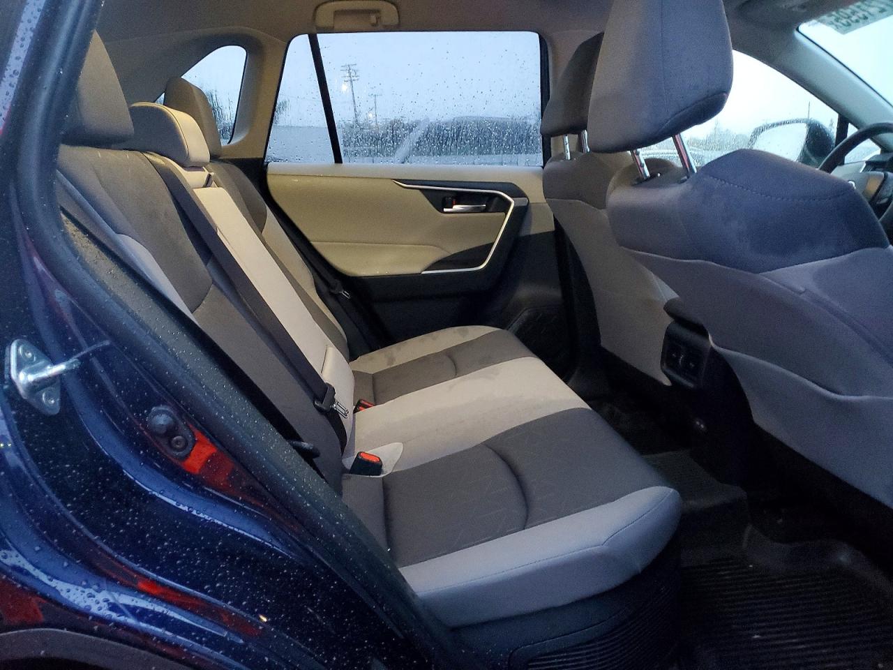 2025 TOYOTA RAV4 XLE photo 11