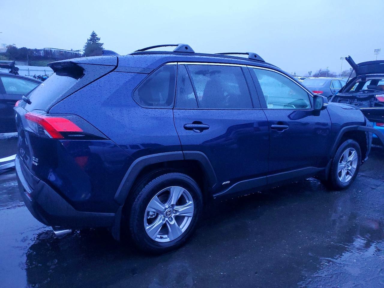 2025 TOYOTA RAV4 XLE photo 3
