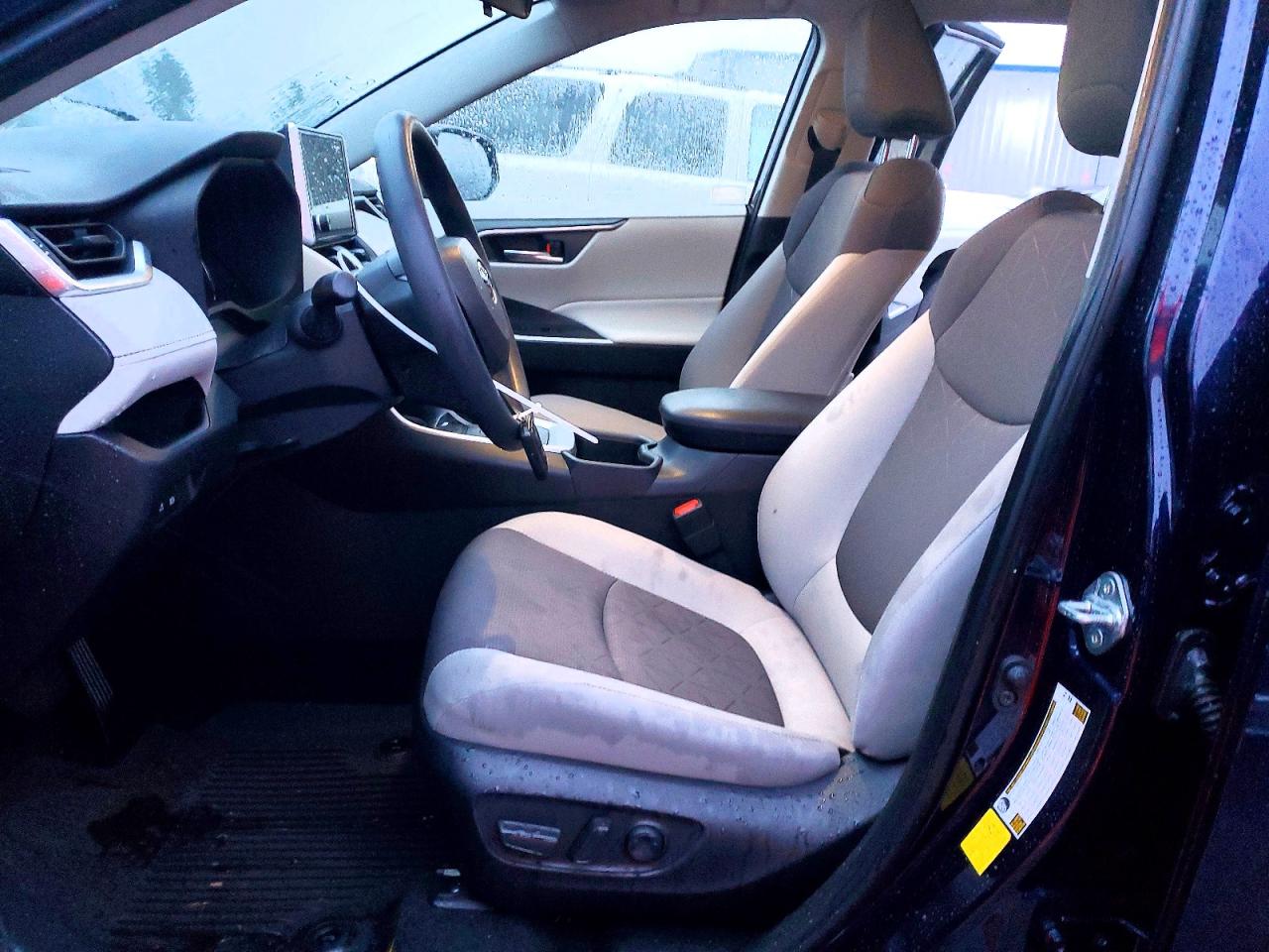 2025 TOYOTA RAV4 XLE photo 7