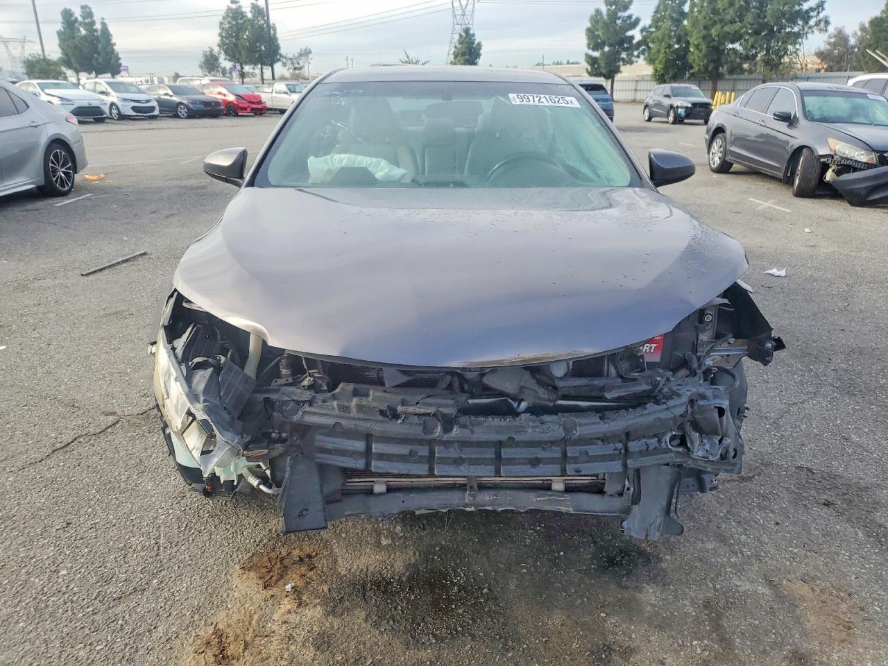 2017 TOYOTA CAMRY LE photo 5