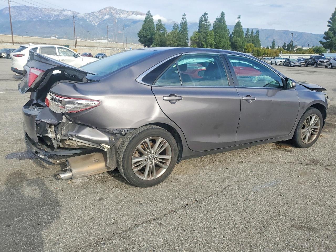 2017 TOYOTA CAMRY LE photo 3