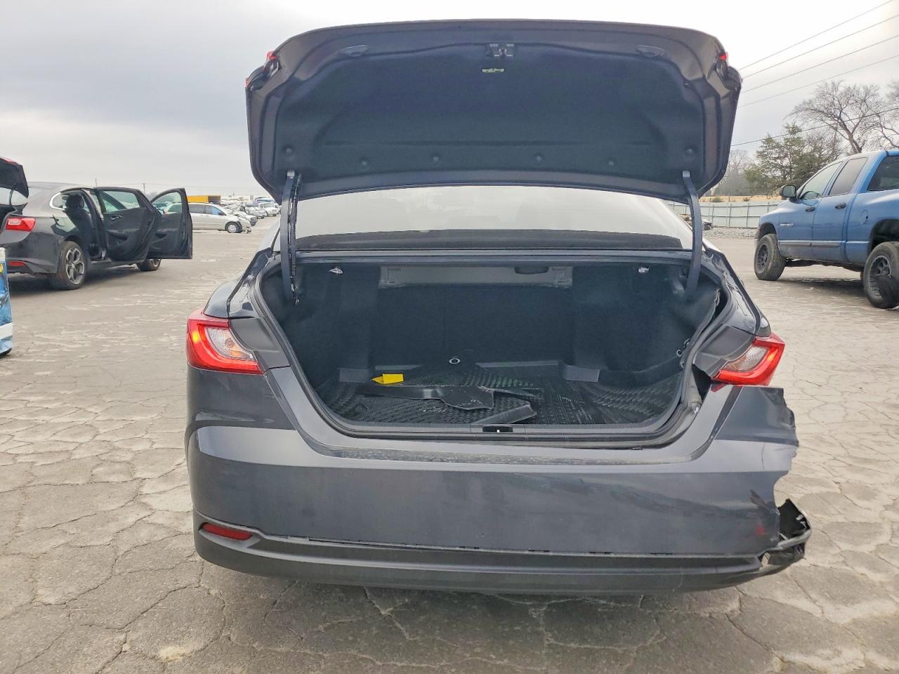 2025 TOYOTA CAMRY XSE photo 6