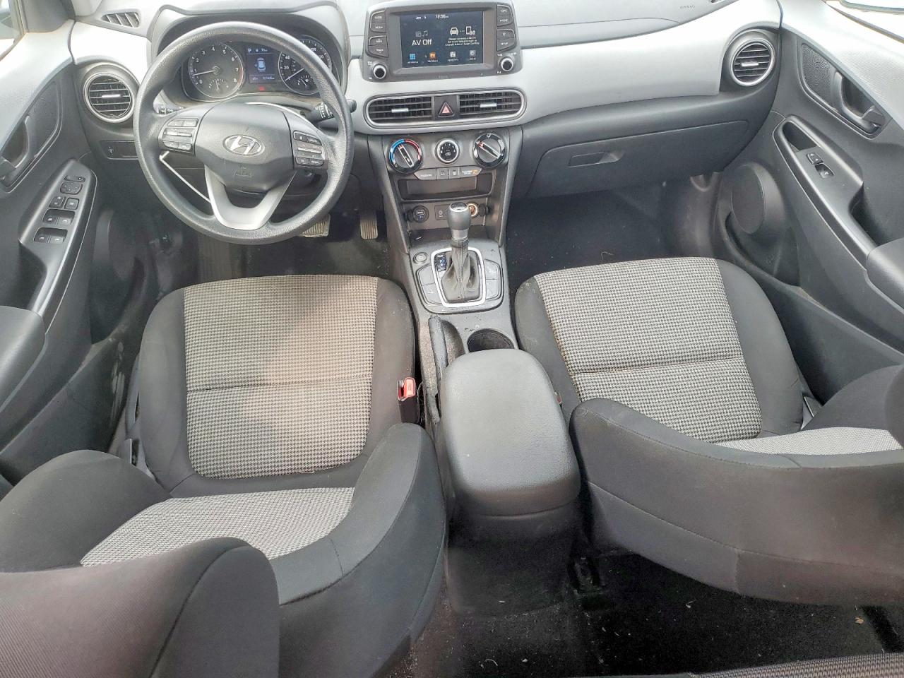 2020 HYUNDAI KONA SE photo 8
