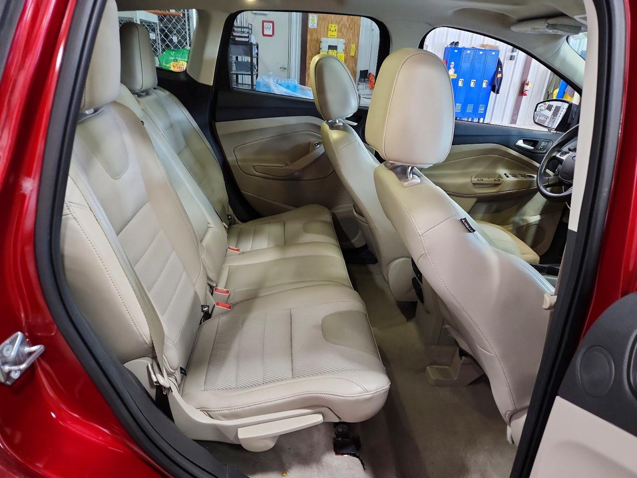 2016 FORD ESCAPE SE photo 10