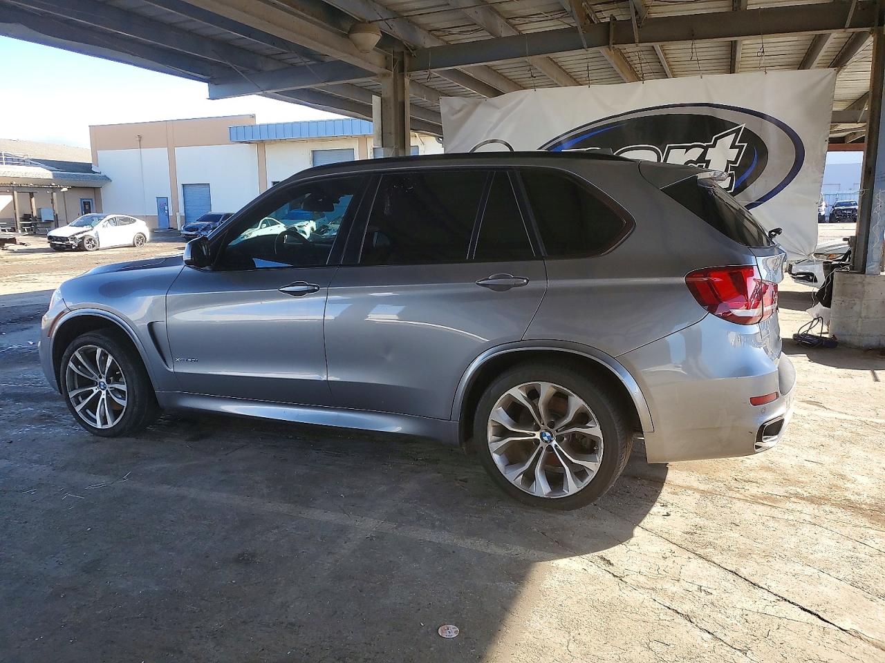 2016 BMW X5 XDRIVE50I photo 2