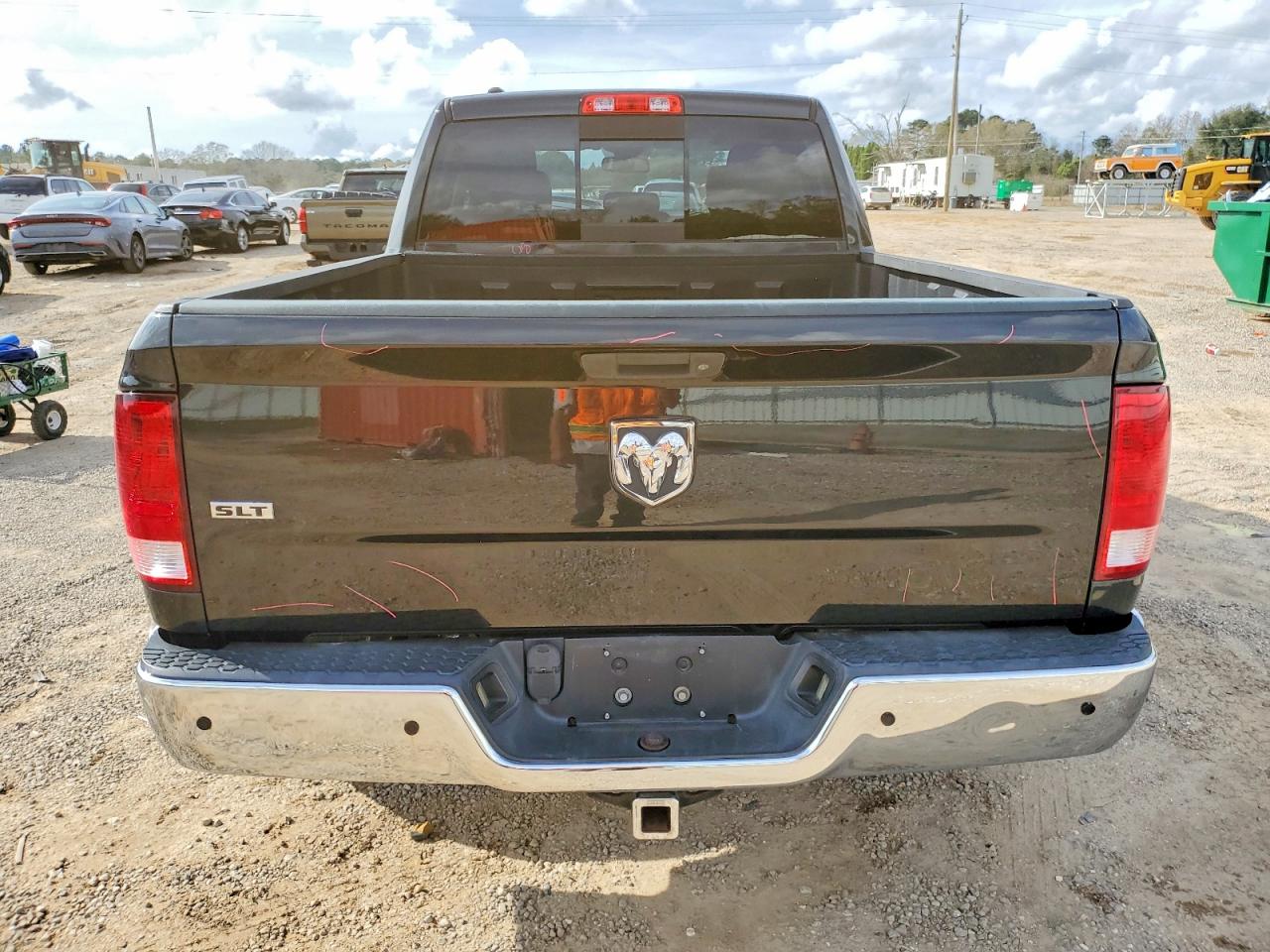 2016 RAM 1500 SLT photo 6