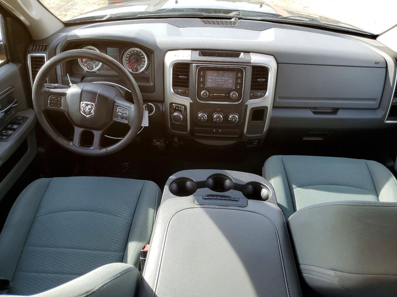2016 RAM 1500 SLT photo 8