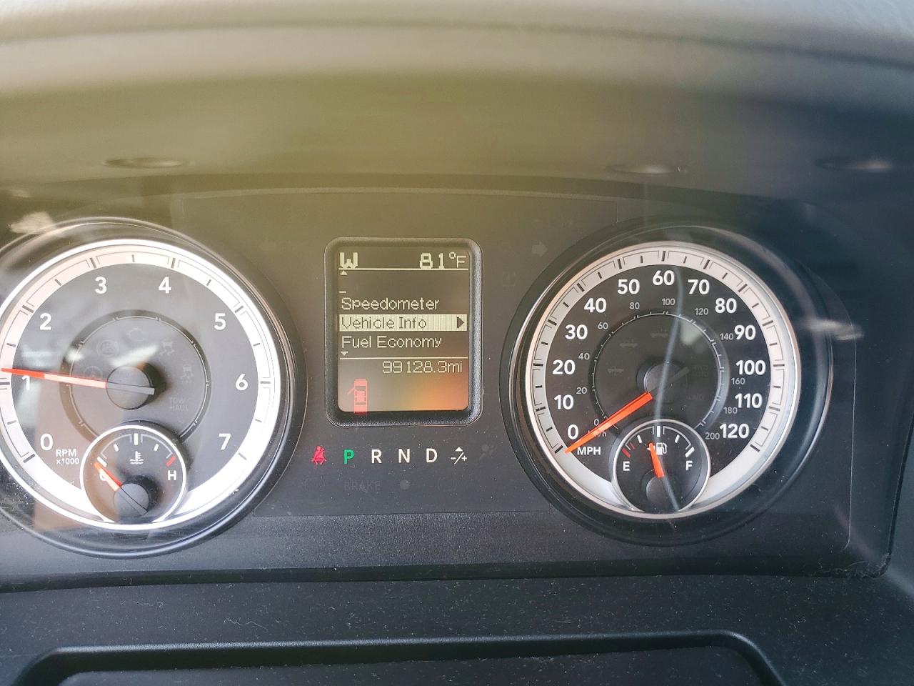 2016 RAM 1500 SLT photo 9