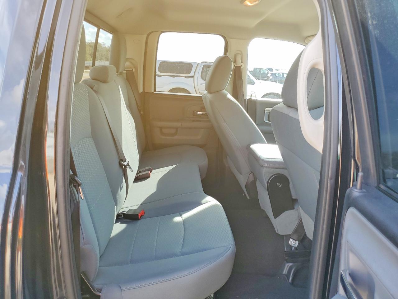 2016 RAM 1500 SLT photo 10