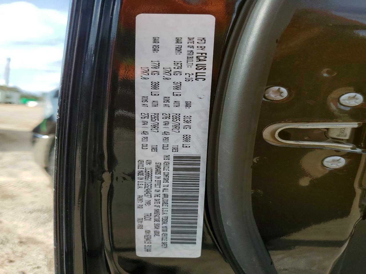 2016 RAM 1500 SLT photo 12