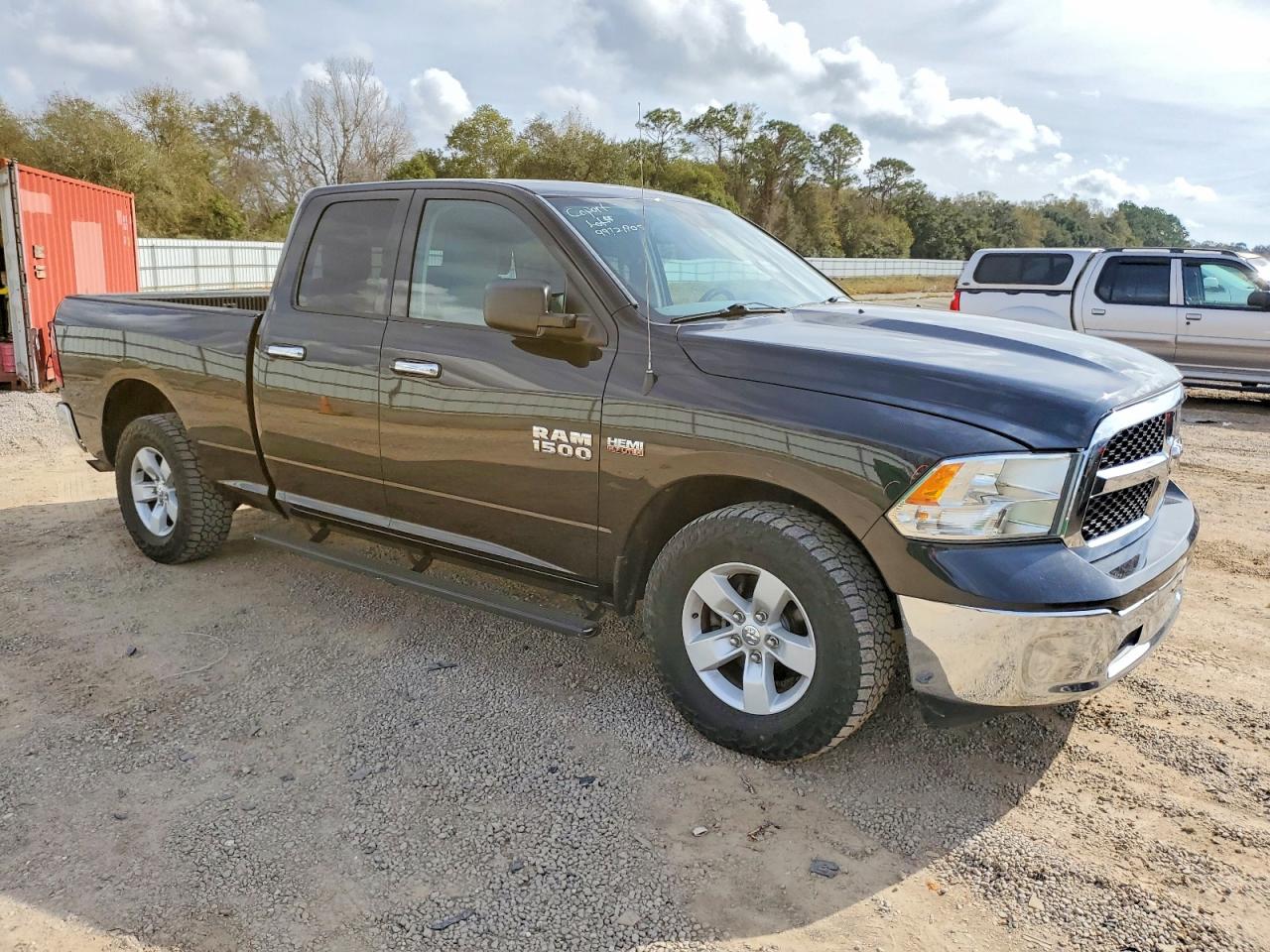 2016 RAM 1500 SLT photo 4