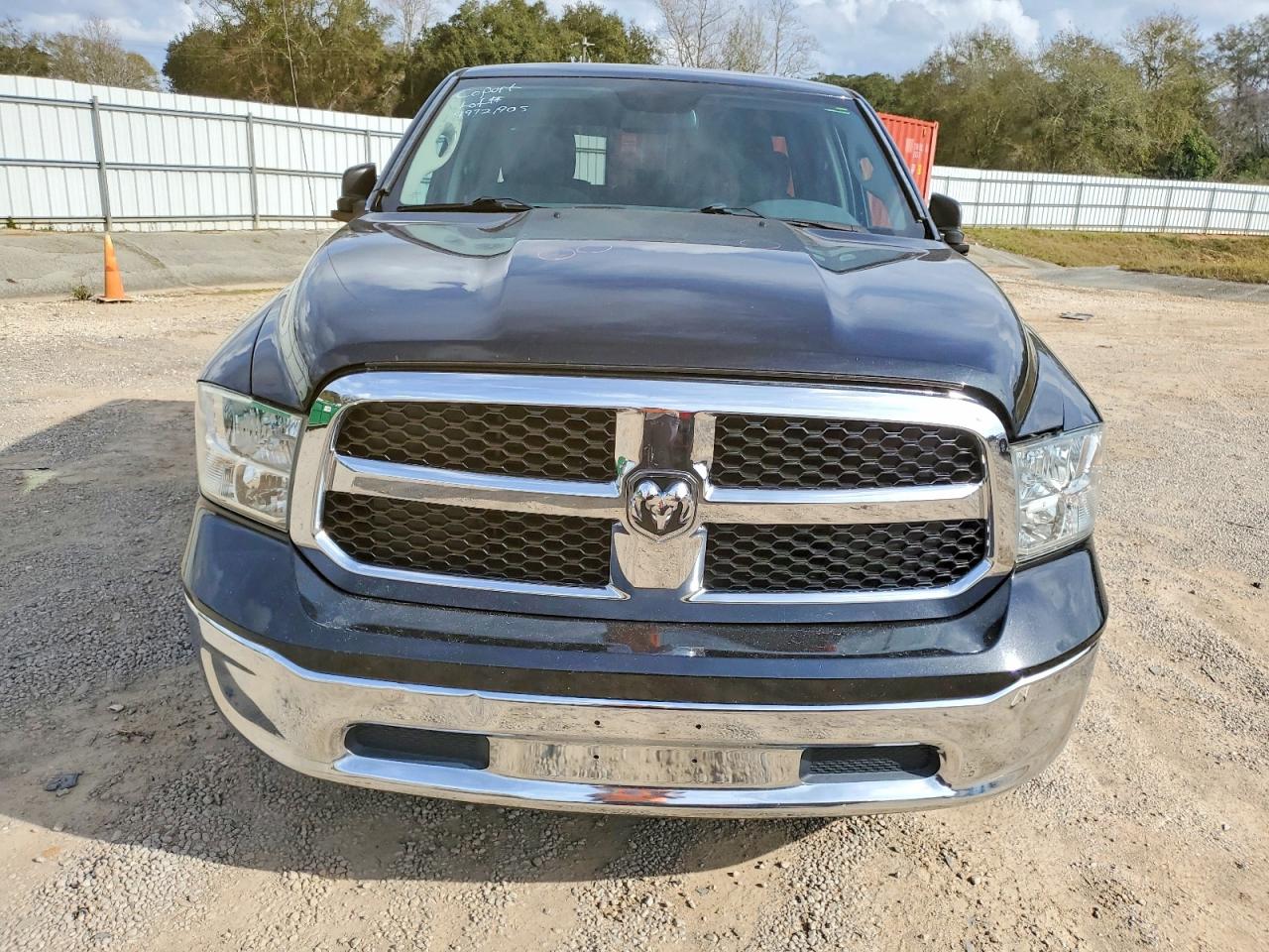 2016 RAM 1500 SLT photo 5