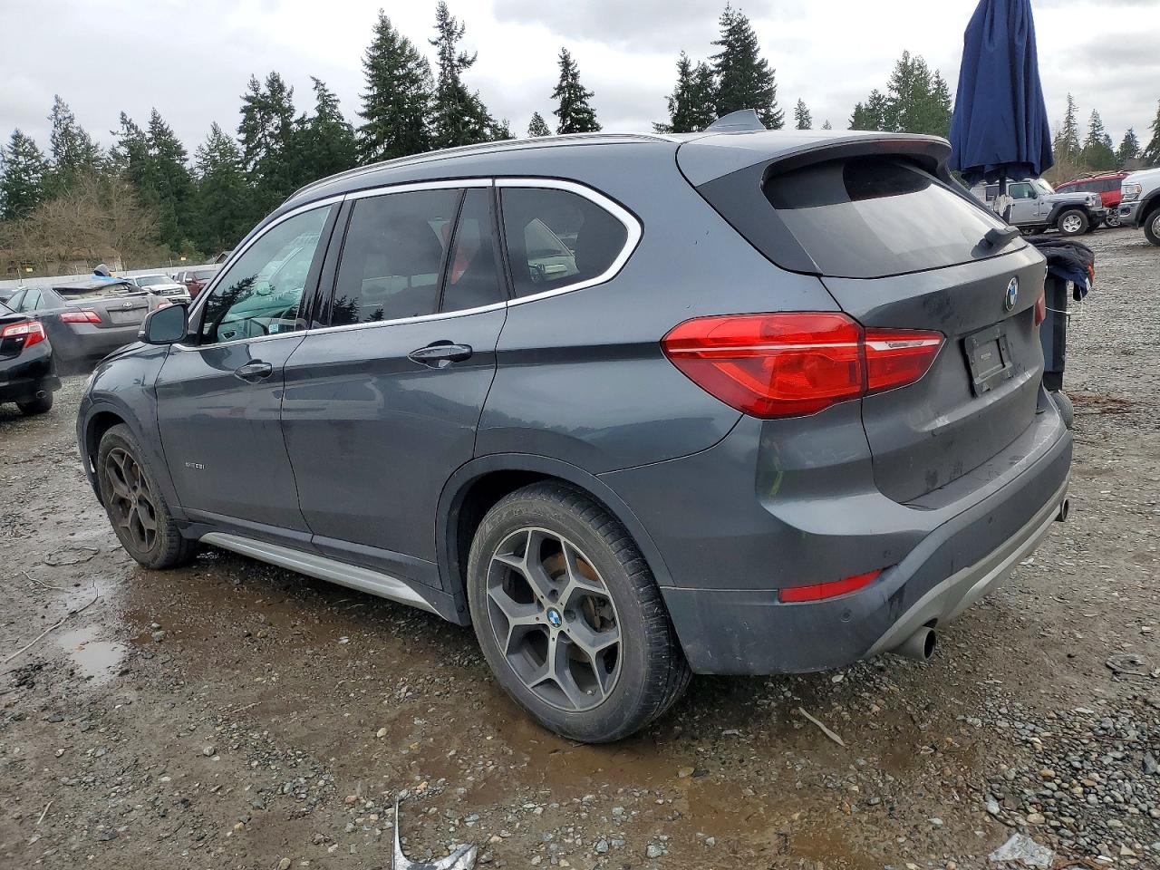 2016 BMW X1 XDRIVE28I photo 2