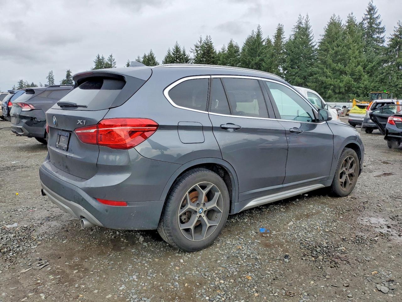 2016 BMW X1 XDRIVE28I photo 3