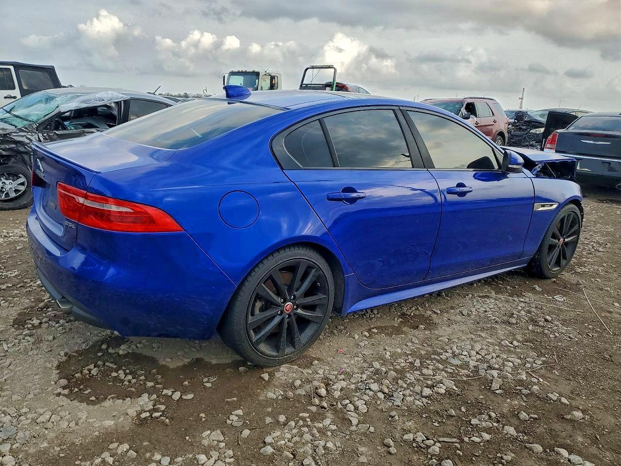 2017 JAGUAR XE R - SPORT photo 3