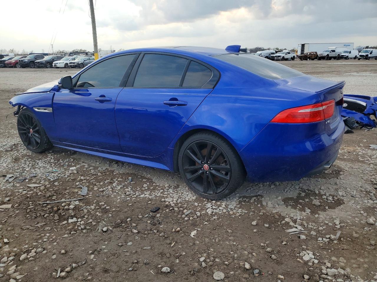 2017 JAGUAR XE R - SPORT photo 2