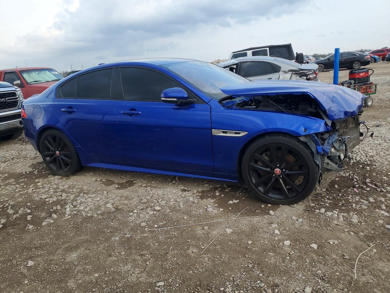 2017 JAGUAR XE R - SPORT photo 4