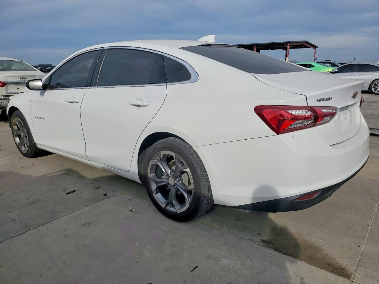2021 CHEVROLET MALIBU LT photo 3