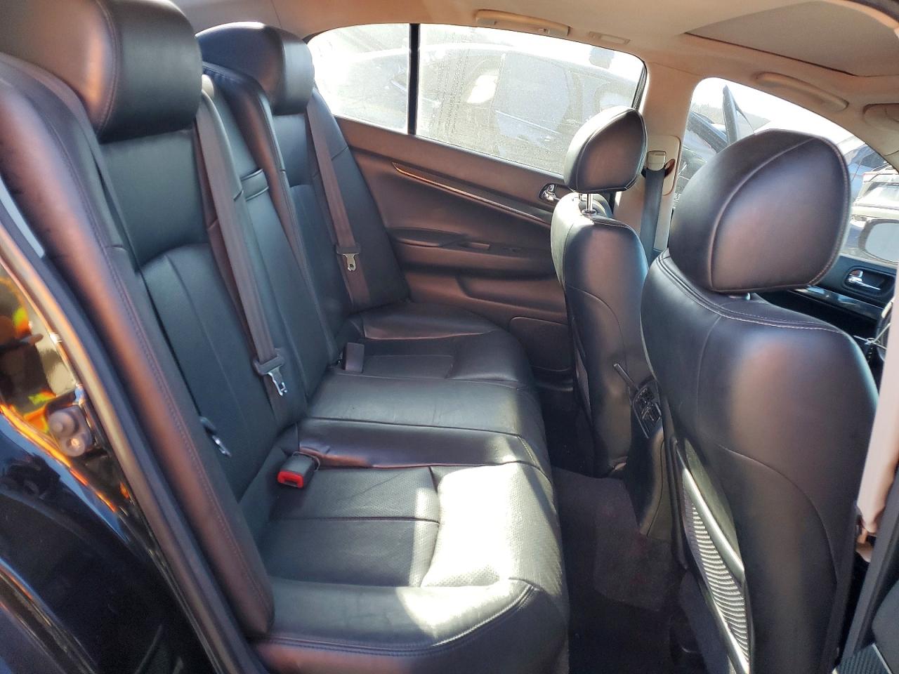 2012 INFINITI G37 photo 10