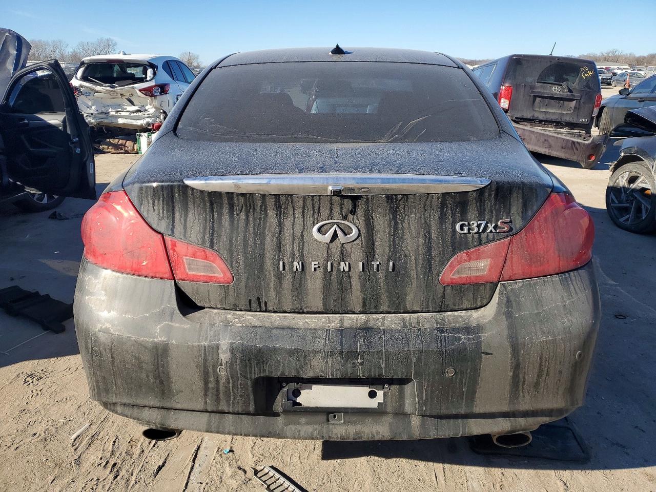 2012 INFINITI G37 photo 6