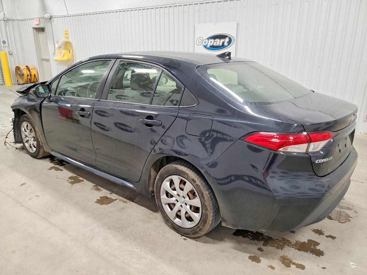 2021 TOYOTA COROLLA LE photo 2