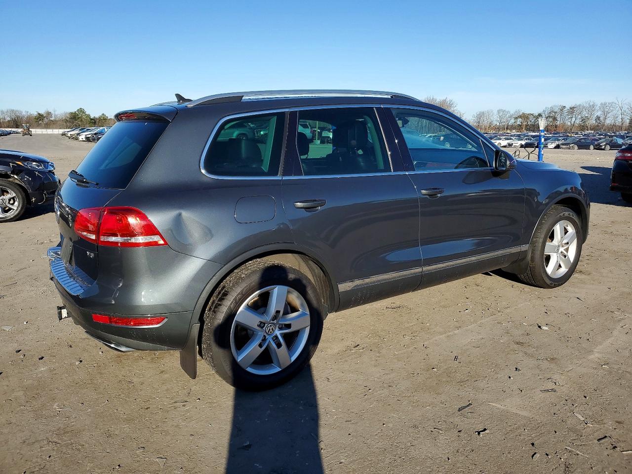 2012 VOLKSWAGEN TOUAREG V6 photo 3