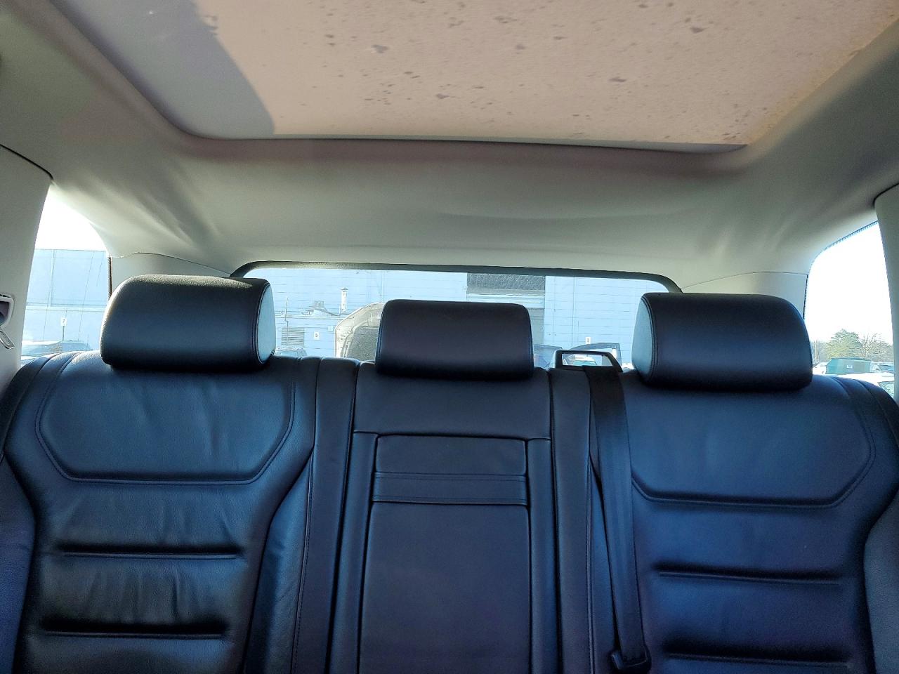2012 VOLKSWAGEN TOUAREG V6 photo 10