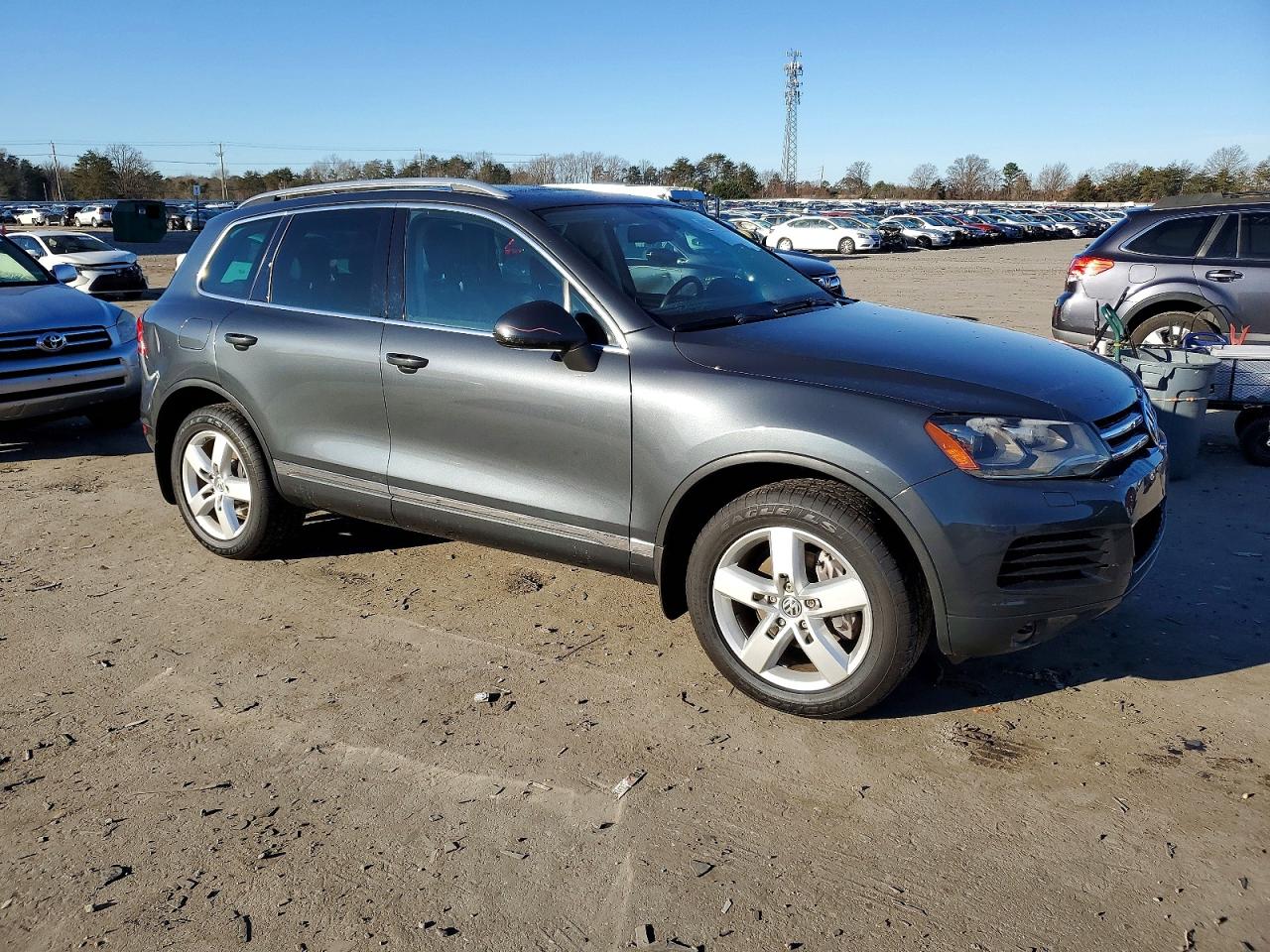 2012 VOLKSWAGEN TOUAREG V6 photo 4