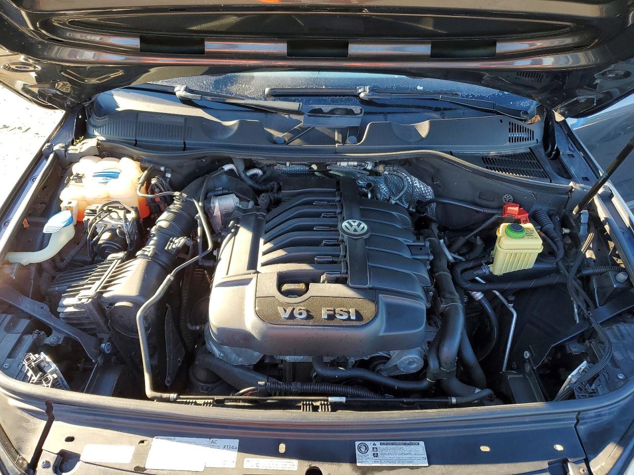 2012 VOLKSWAGEN TOUAREG V6 photo 12