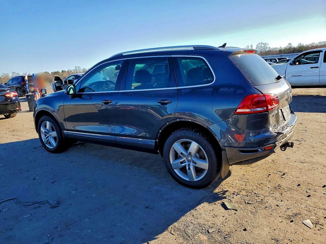 2012 VOLKSWAGEN TOUAREG V6 photo 2