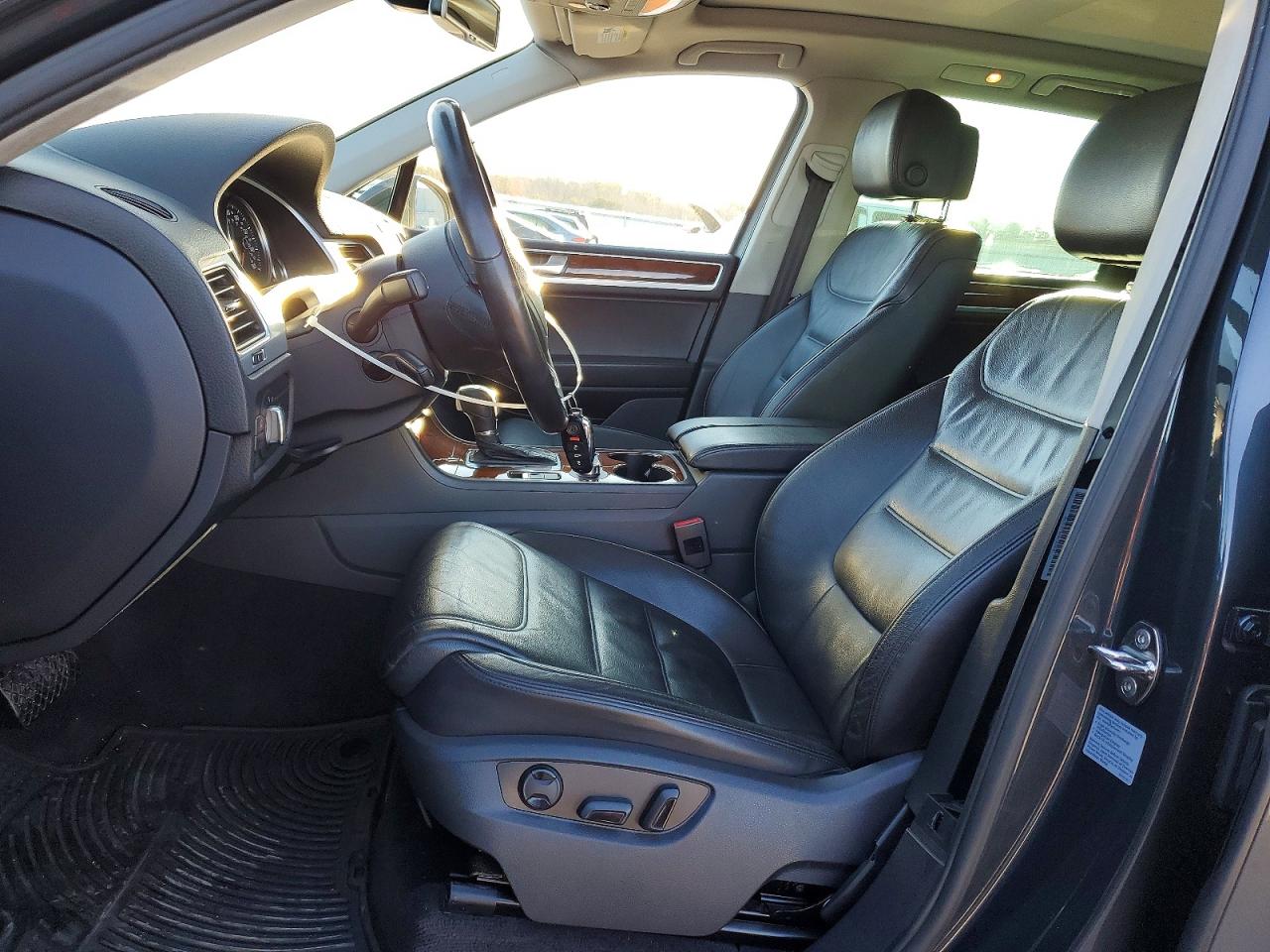 2012 VOLKSWAGEN TOUAREG V6 photo 7