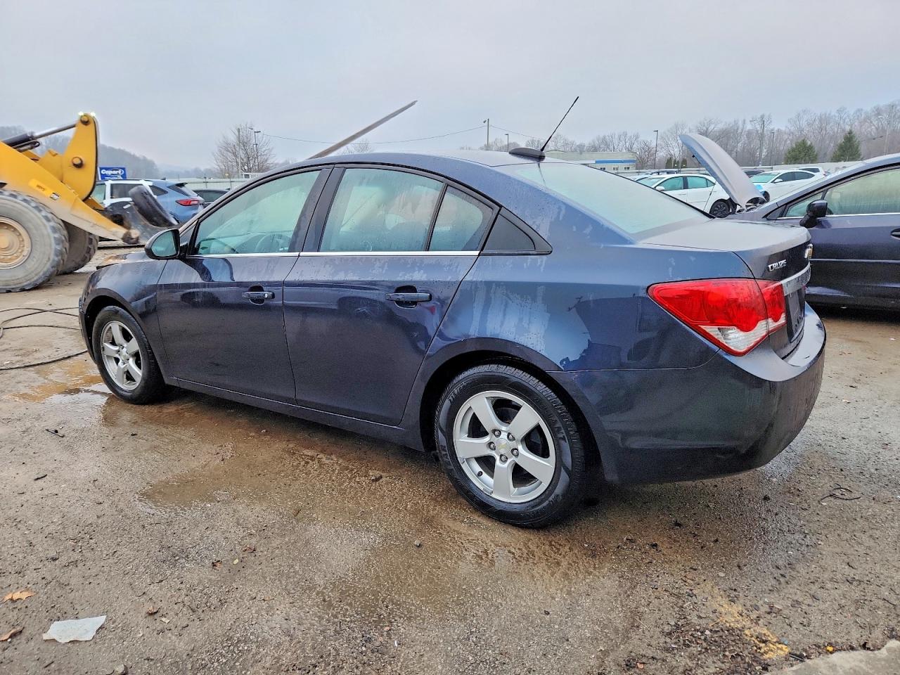 2015 CHEVROLET CRUZE LT photo 2