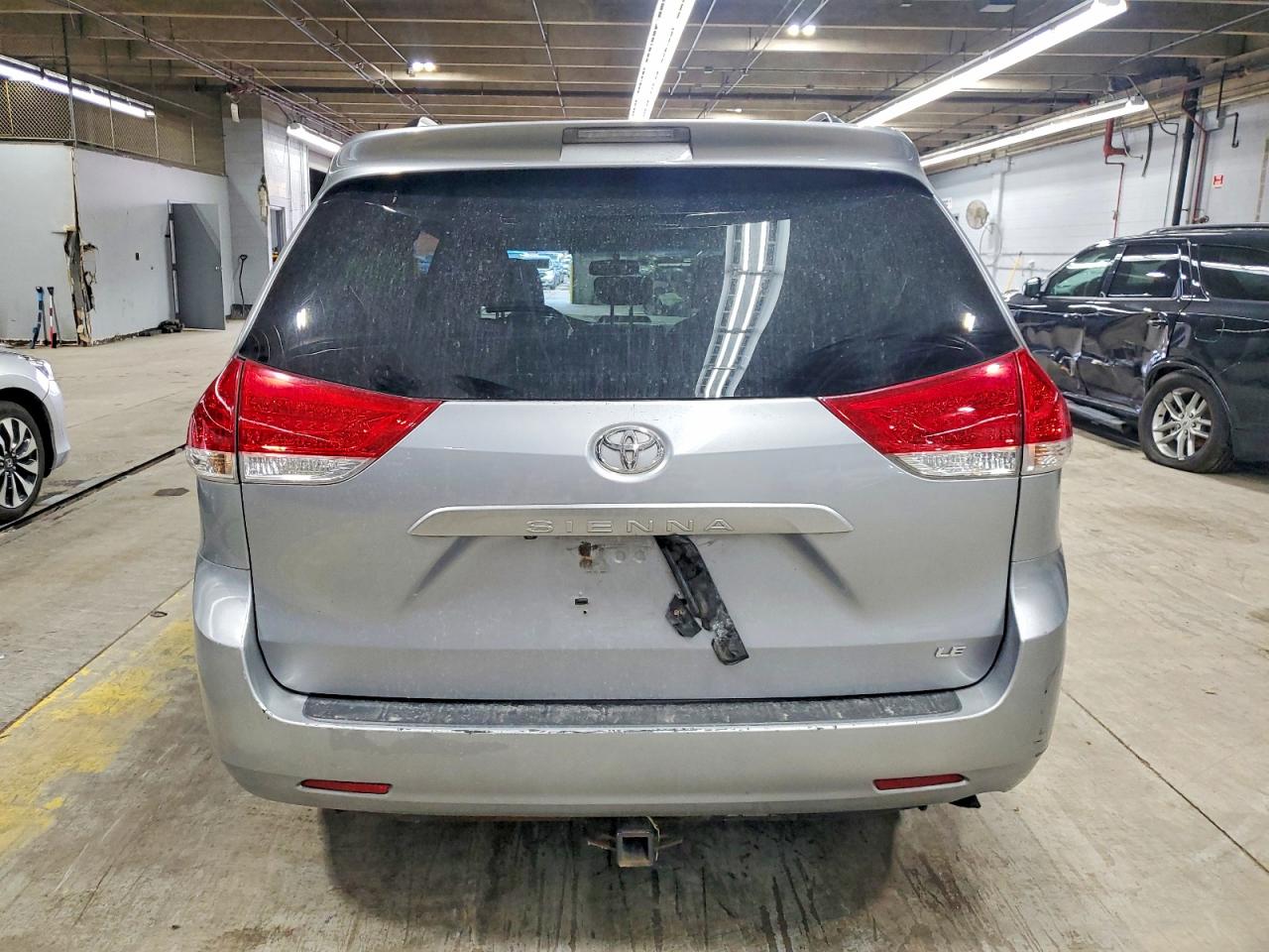 2013 TOYOTA SIENNA LE photo 6