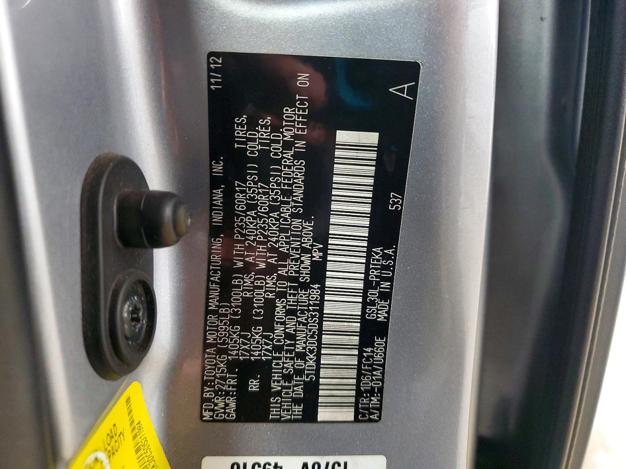 2013 TOYOTA SIENNA LE photo 13