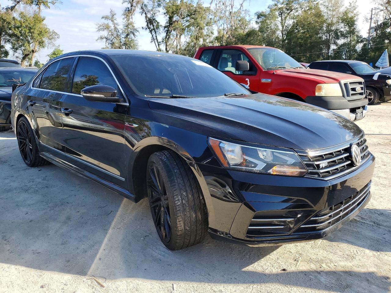 2017 VOLKSWAGEN PASSAT R-LINE photo 4
