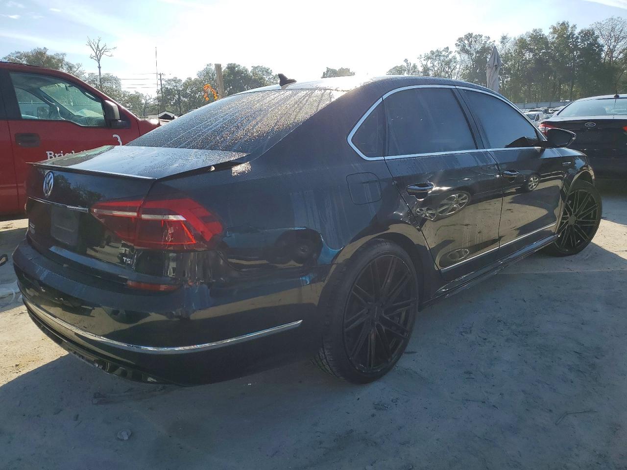 2017 VOLKSWAGEN PASSAT R-LINE photo 3