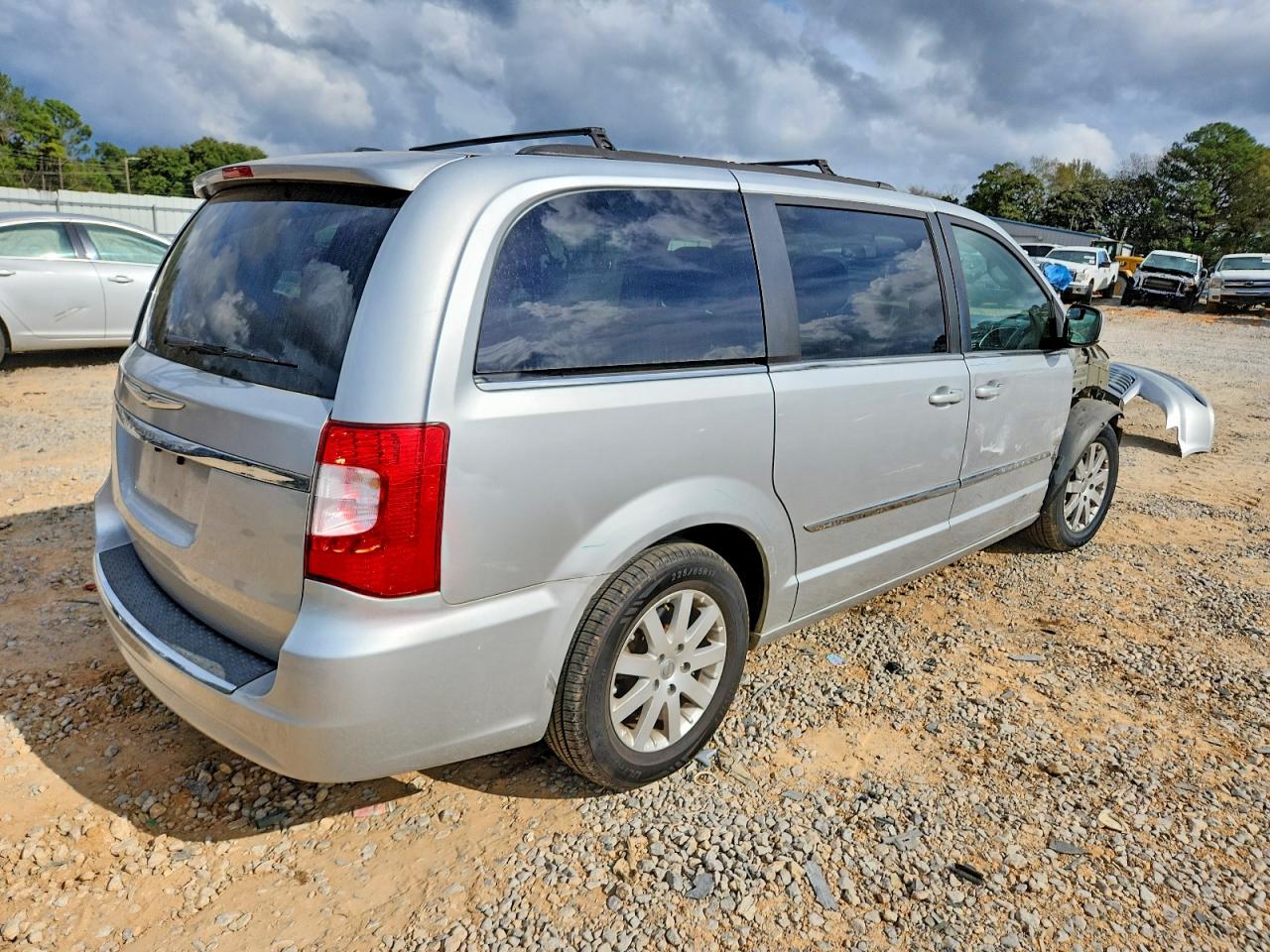 2012 CHRYSLER TOWN & COUNTRY TOURING photo 3