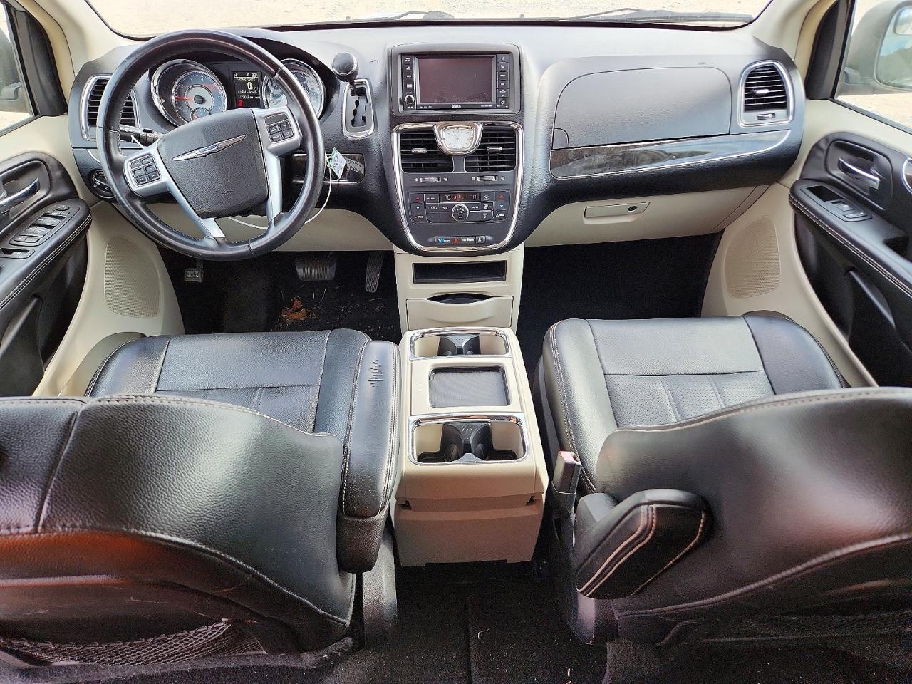 2012 CHRYSLER TOWN & COUNTRY TOURING photo 8