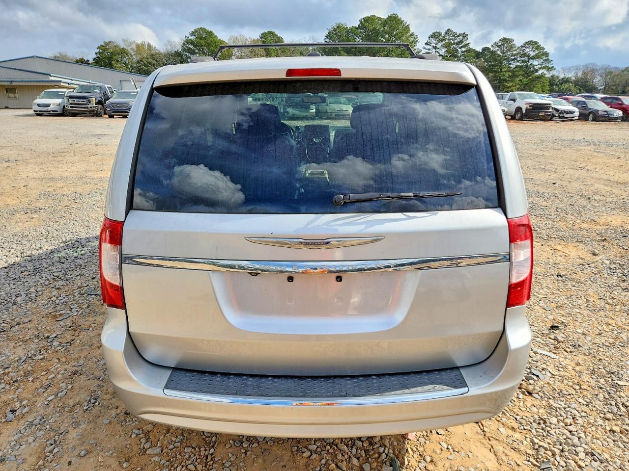 2012 CHRYSLER TOWN & COUNTRY TOURING photo 6