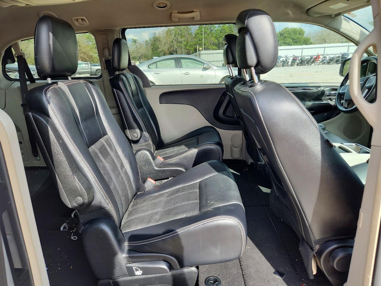 2012 CHRYSLER TOWN & COUNTRY TOURING photo 11