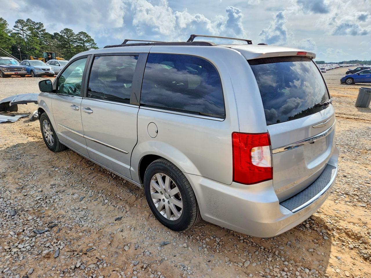 2012 CHRYSLER TOWN & COUNTRY TOURING photo 2