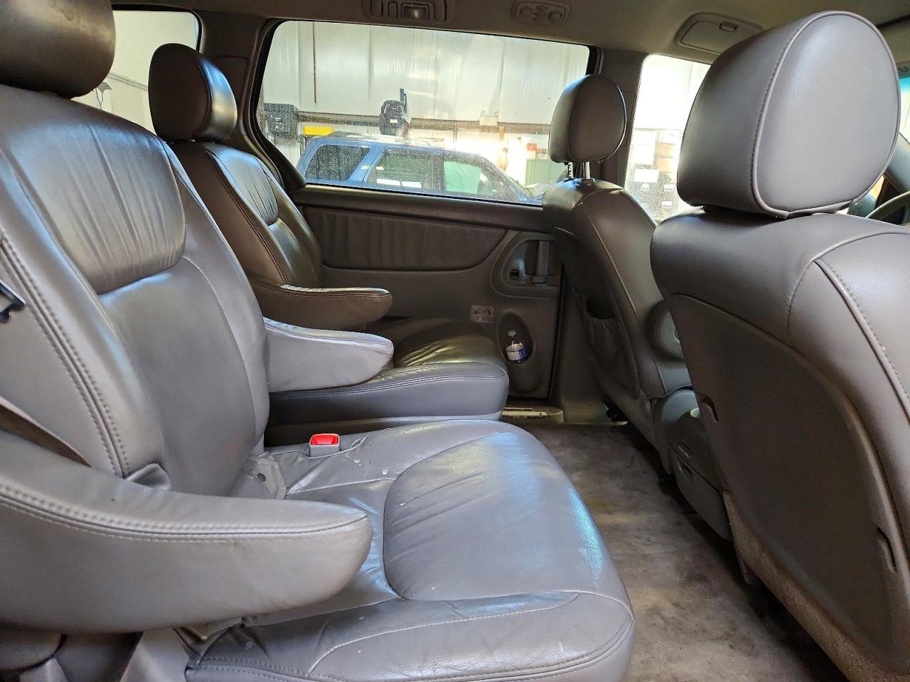 2007 TOYOTA SIENNA LE photo 21