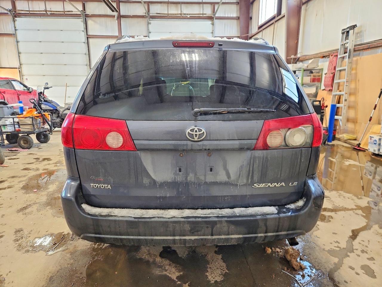 2007 TOYOTA SIENNA LE photo 11