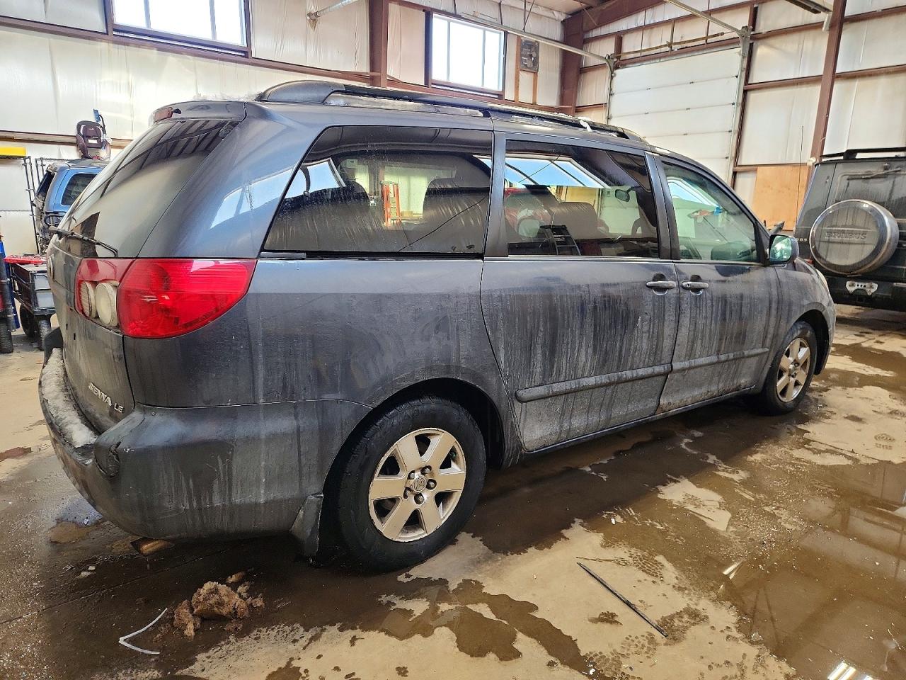 2007 TOYOTA SIENNA LE photo 5