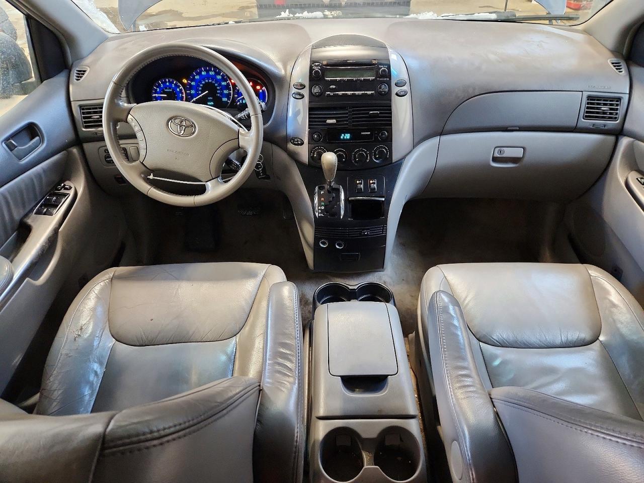 2007 TOYOTA SIENNA LE photo 15