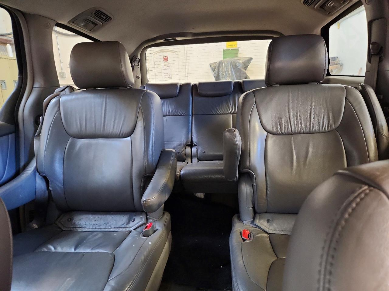 2007 TOYOTA SIENNA LE photo 19
