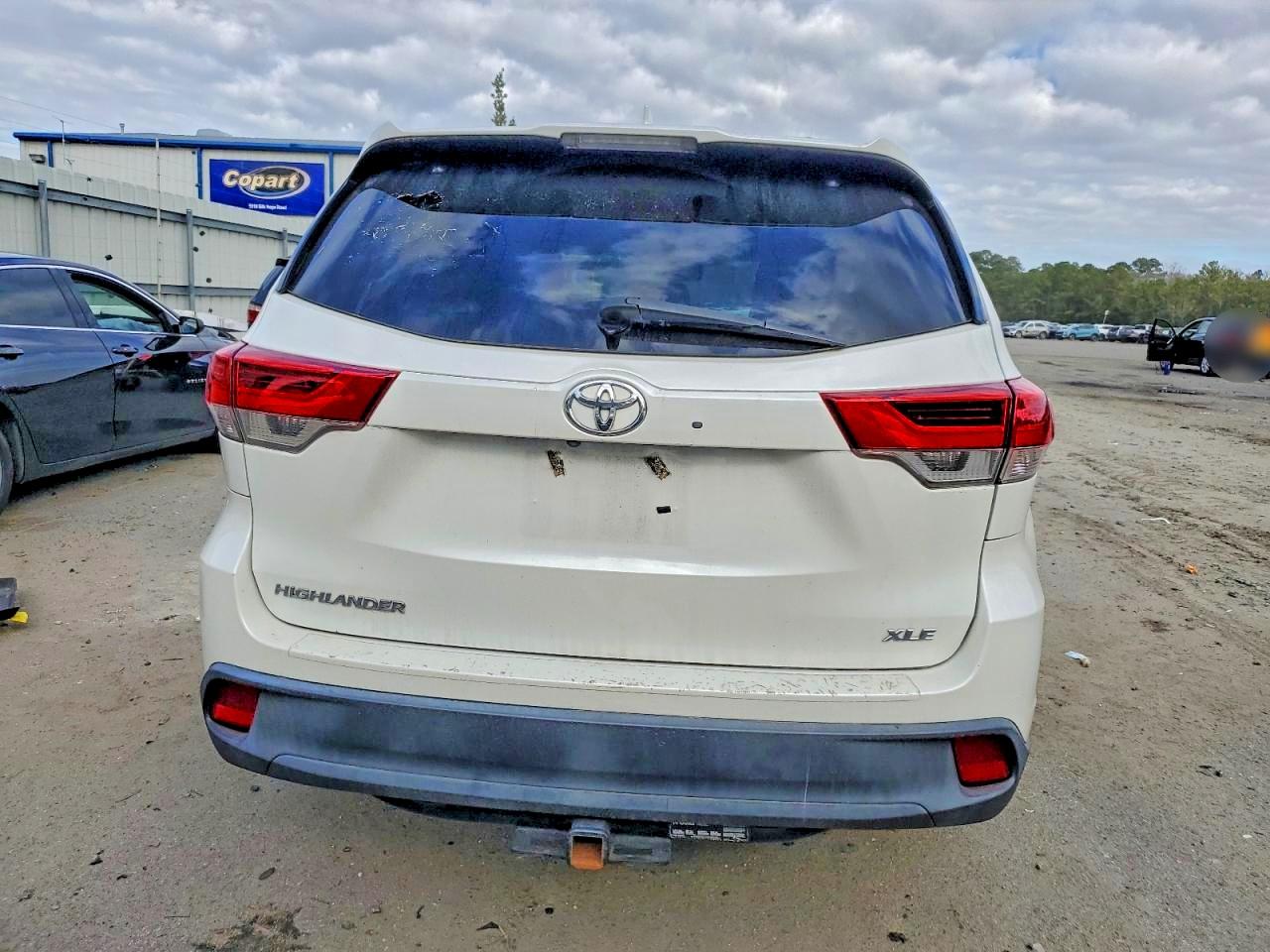 2018 TOYOTA HIGHLANDER SE photo 6